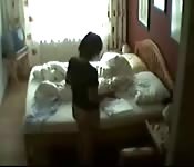 Cámara oculta en el sitio de la cama de mi madre